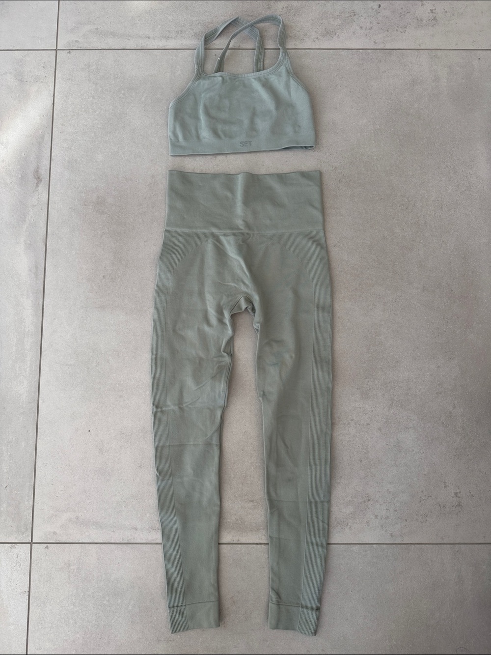 SET ACTIVE sage Green Seamless Workout Set - Sports Bra & High-Waist Leggings